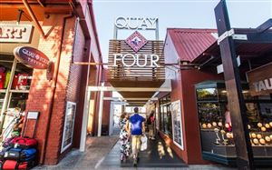 South Africa Restaurants - Quay Four Tavern & Upstairs in Waterfront